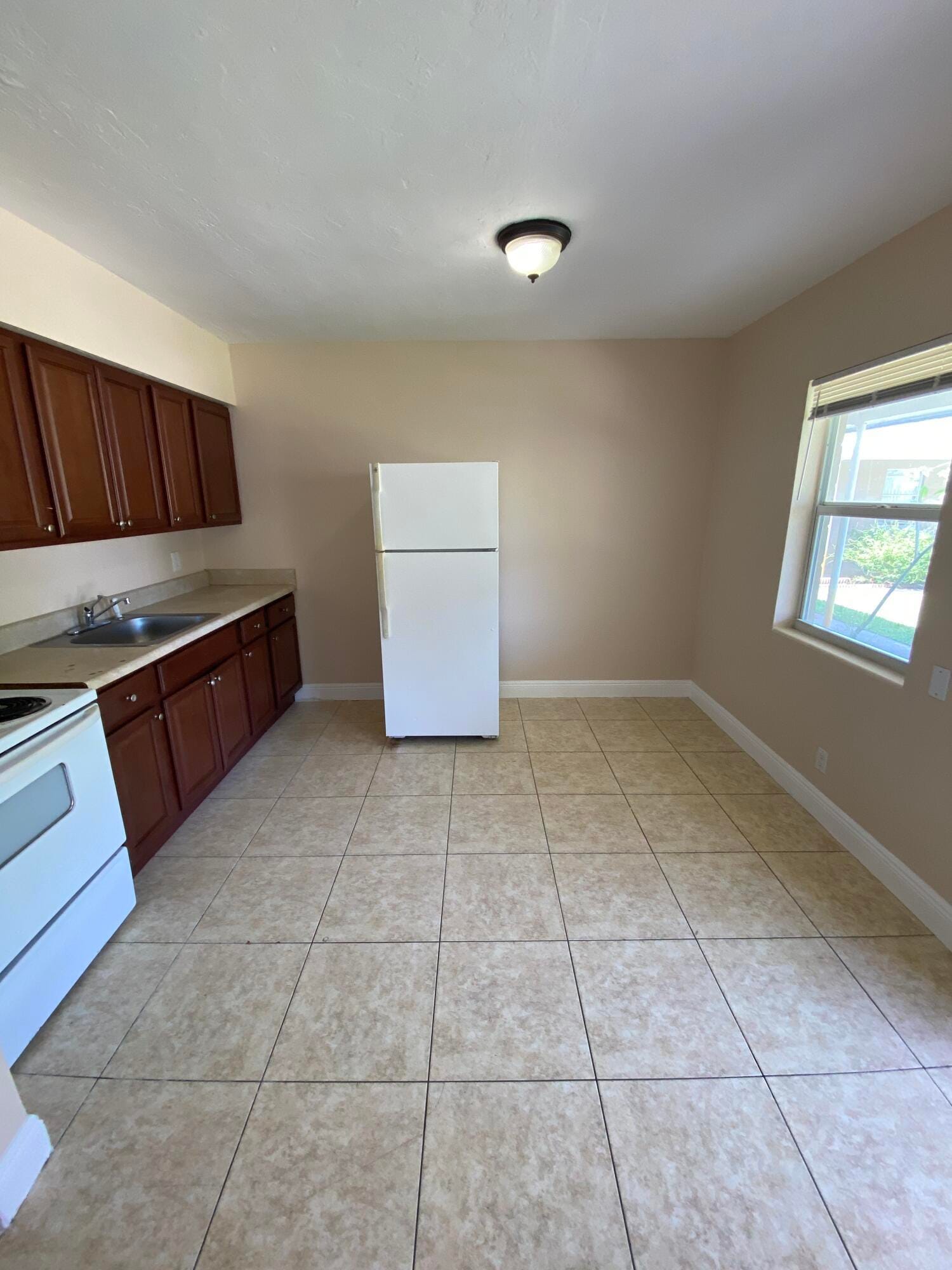 4820 Maine Street 1 — photo 2