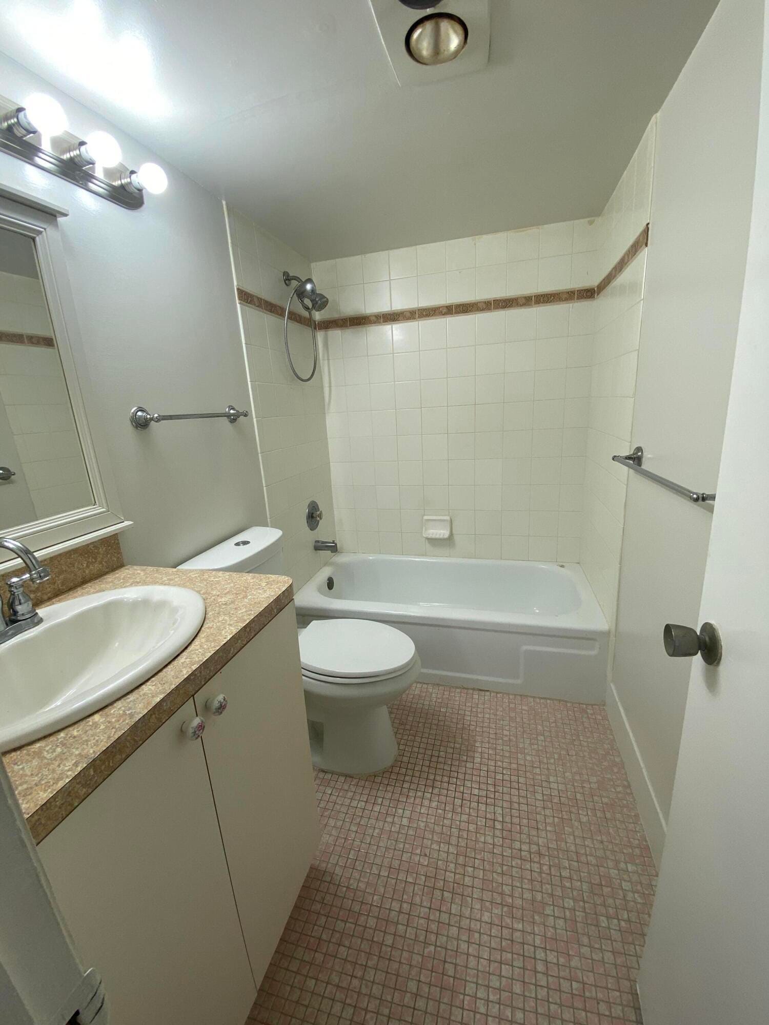 152 CAMDEN G — photo 2