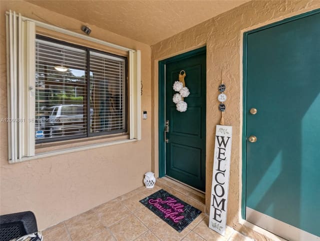 205 Lakeview Drive 103, Weston, FL 33326