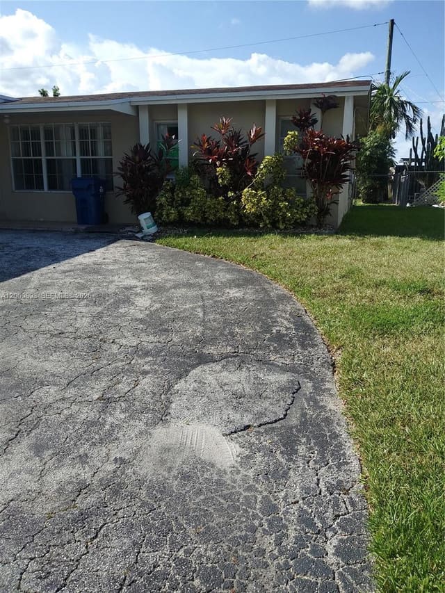 8511 Sunset Strip, Sunrise, FL 33322