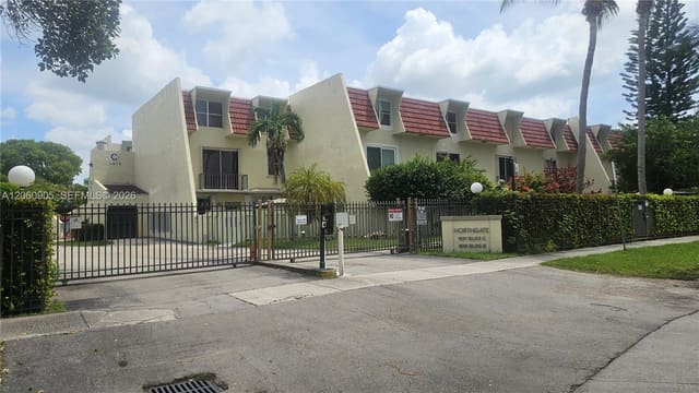 1651 NE 115th Street 26C, Miami, FL 33181