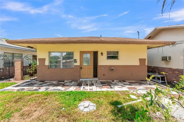 5742 Garfield Street 2, Hollywood, FL 33021