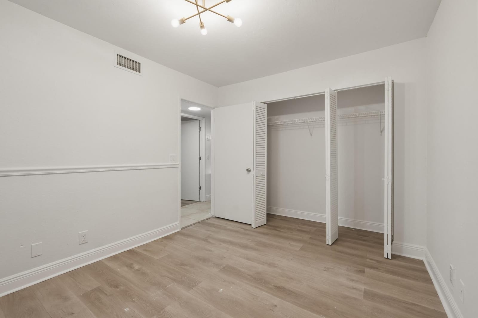 1581 Windorah Way B — photo 5