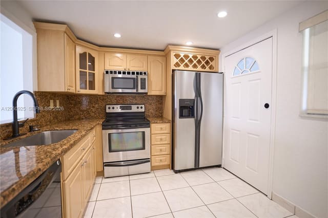 3600 NE 170th Street 401, sold in ZIP 33160, Sunny Isles Beach, FL
