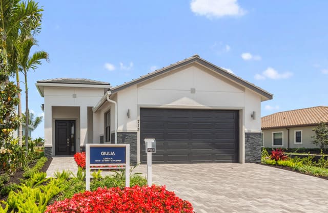 713 SE Fascino Circle, Port St. Lucie, FL 34984