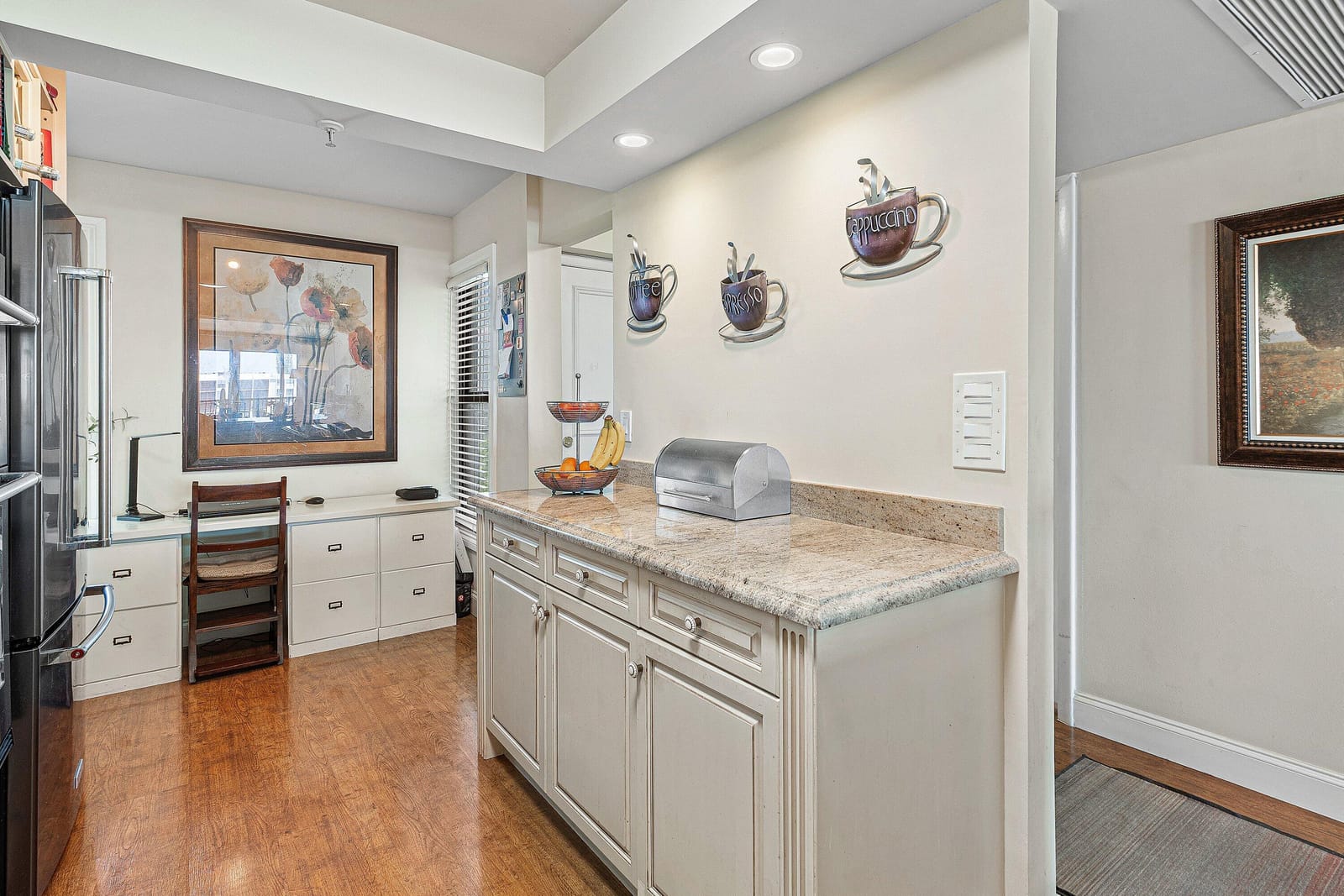 17 ROYAL PALM Way 6060 — photo 2