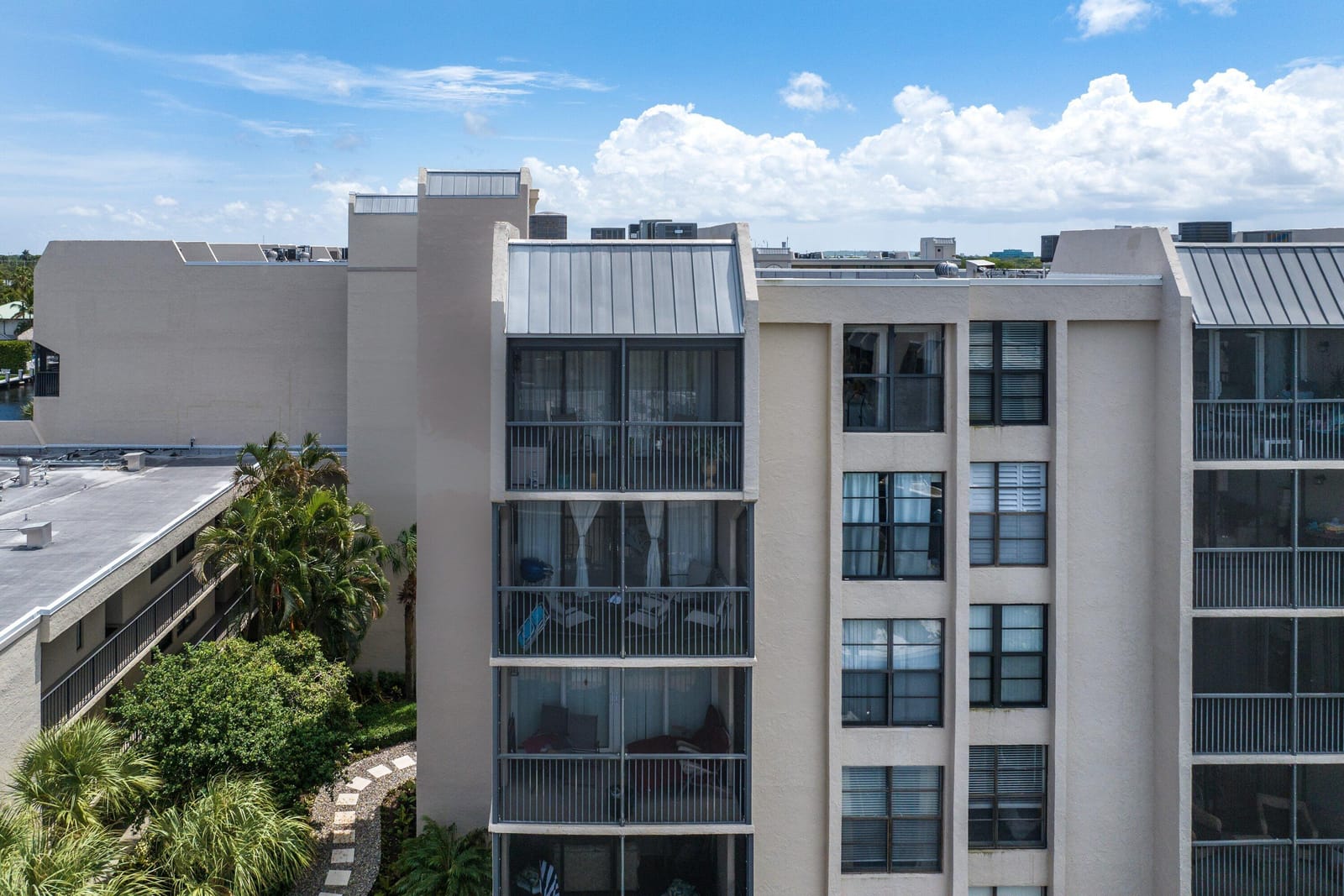 17 ROYAL PALM Way 6060 — photo 3
