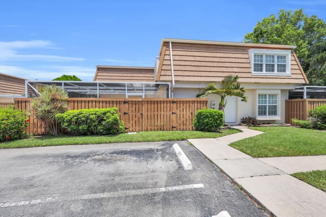 11557 WINCHESTER Drive, Winchester Court, Palm Beach Gardens, FL