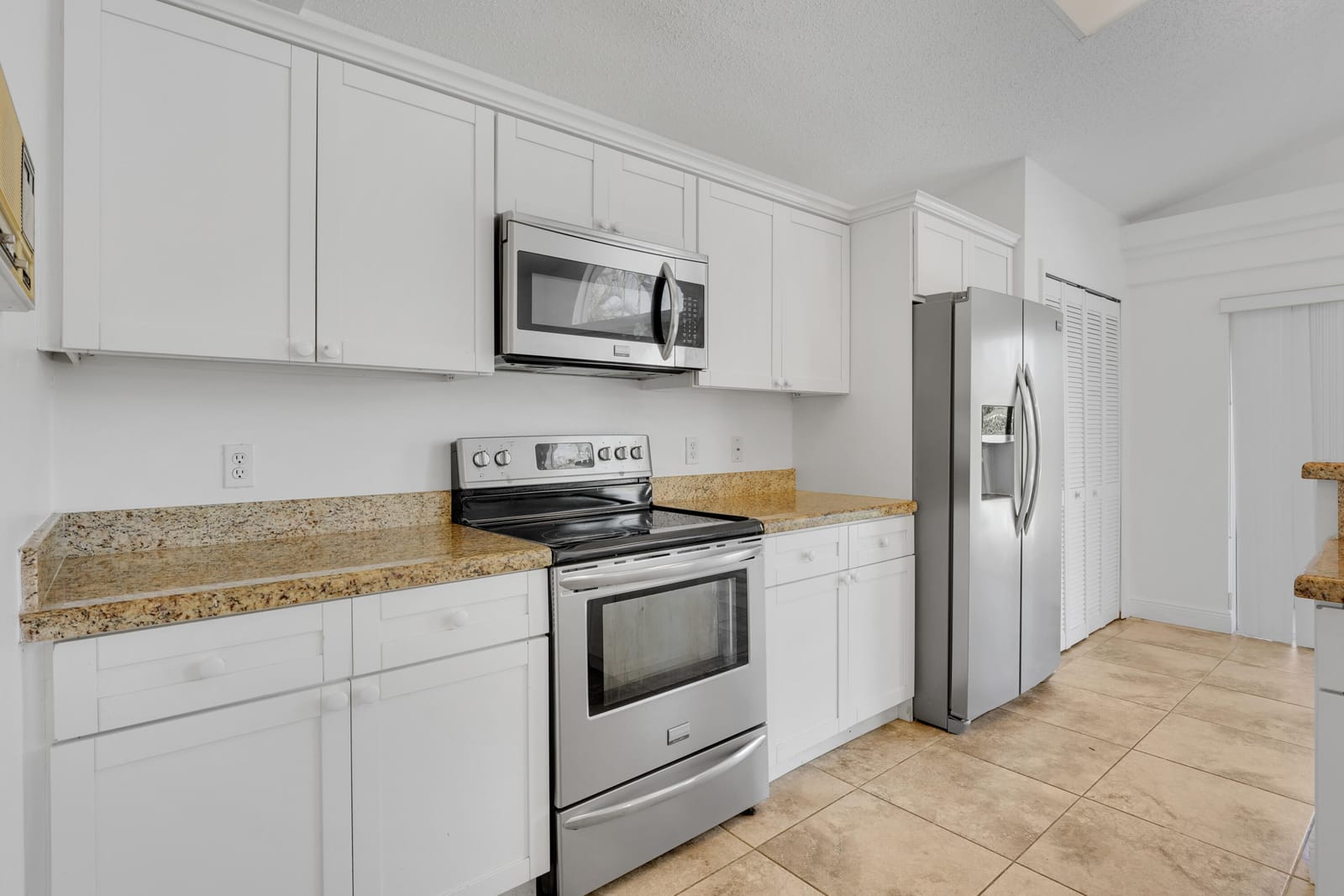 4355 LEICESTER Court, West Palm Beach, FL 33409 photo 9