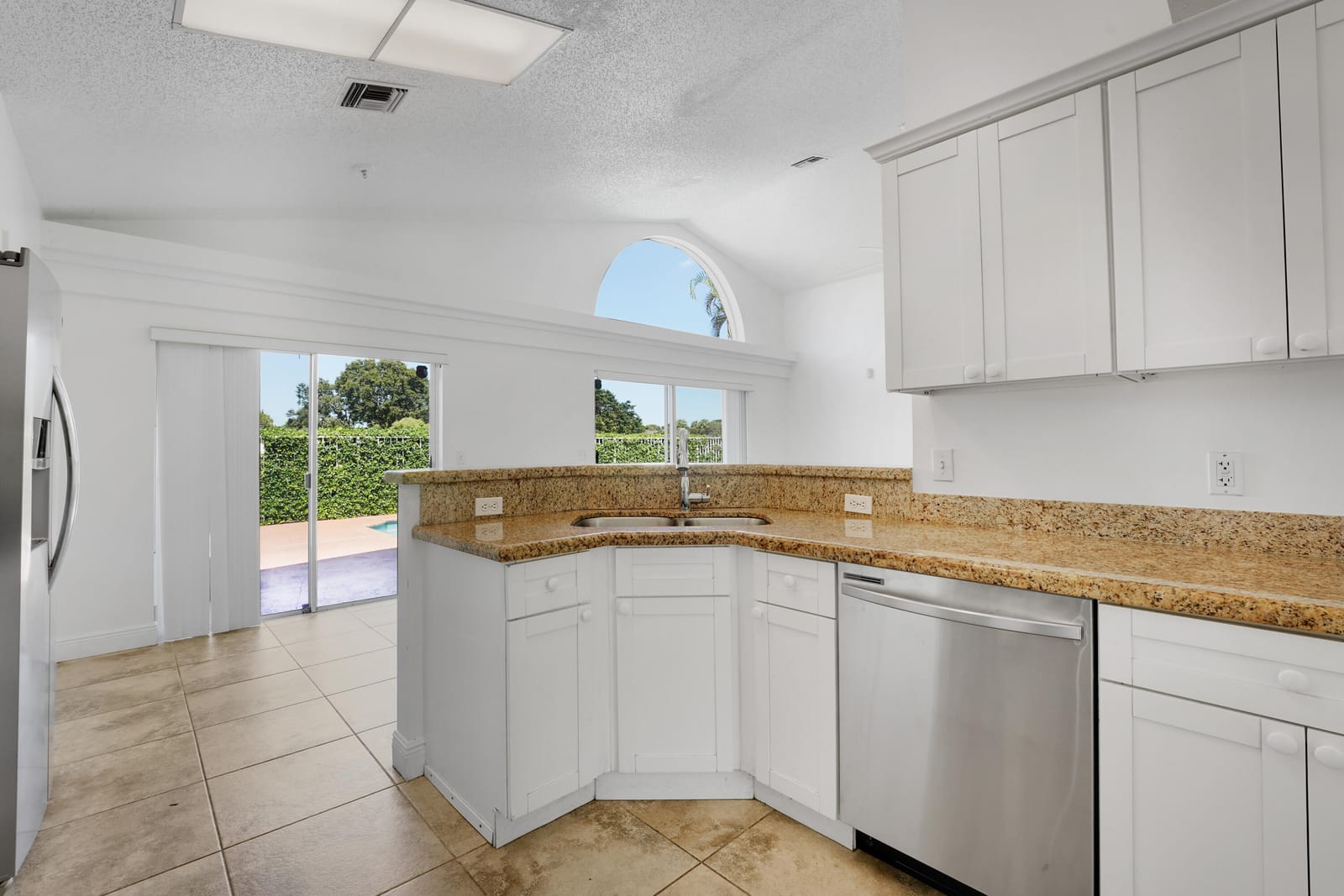 4355 LEICESTER Court, West Palm Beach, FL 33409 photo 10