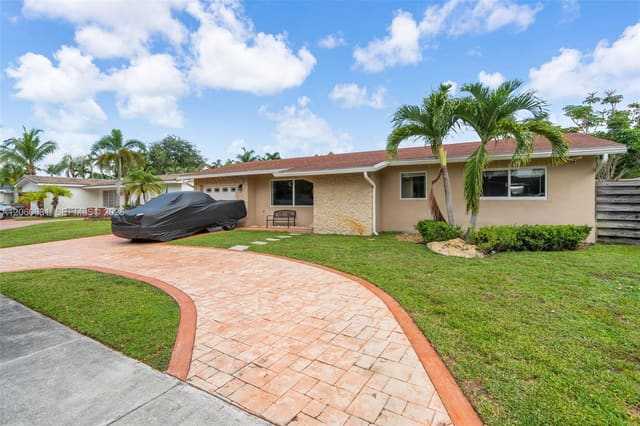 11311 NW 23rd Street, Pembroke Pines, FL 33026