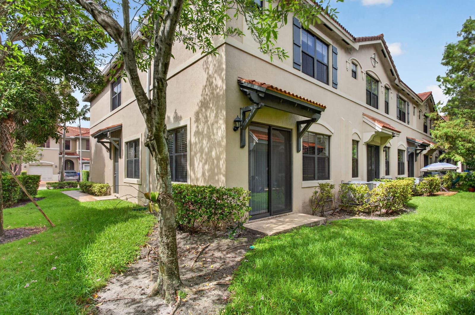 1023 NW 33RD Court — photo 3