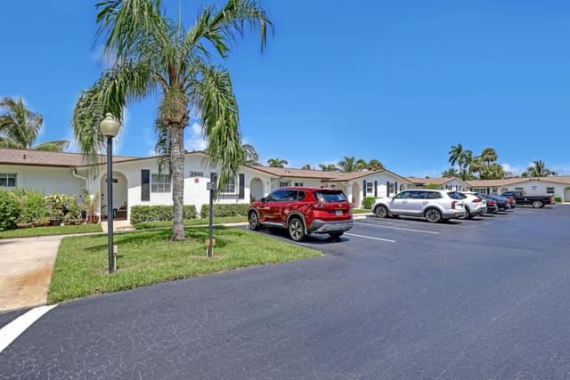 2940 Crosley Drive E, West Palm Beach, FL 33415