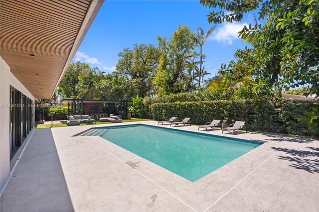 20020 NE 21st Court, Miami, FL 33179