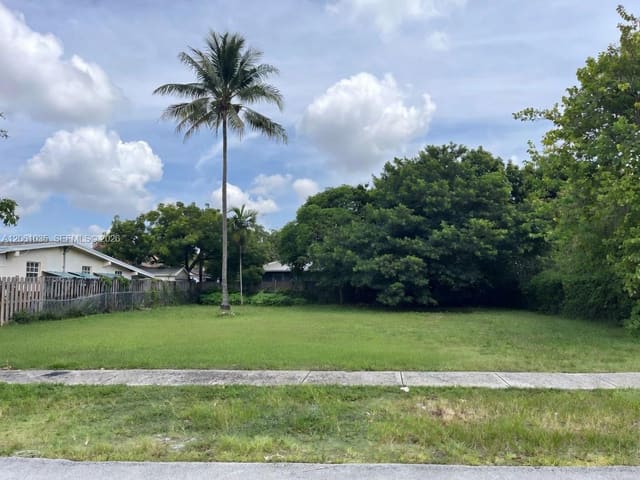 363 NE 173 Street, North Miami Beach, FL 33162