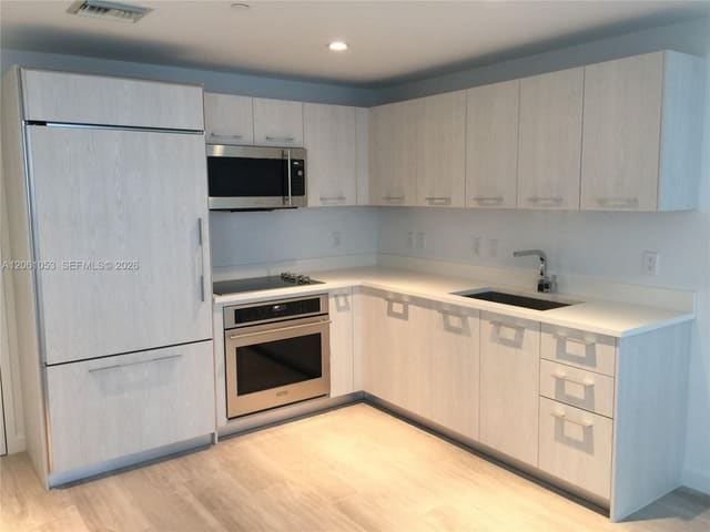 45 SW 9 Street 1607, Miami, FL 33131
