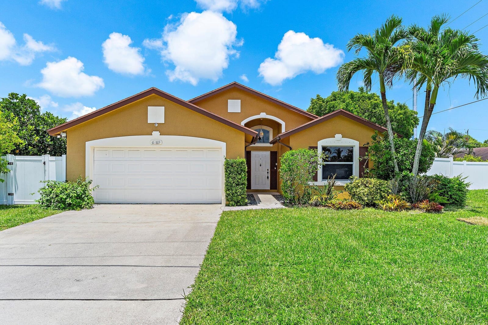 Pending home at 6189 Adams Street, Jupiter, FL 33458