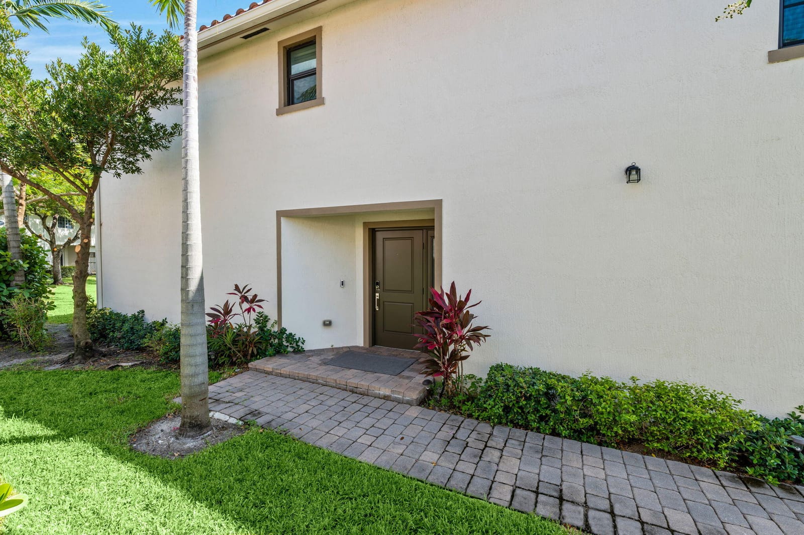 6001 Woods Edge Circle — photo 2