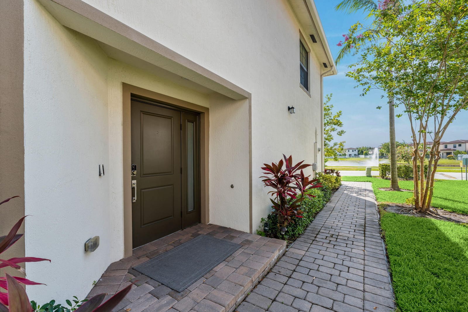 6001 Woods Edge Circle — photo 3