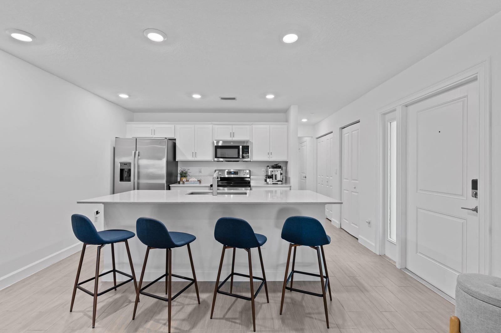 6001 Woods Edge Circle — photo 5