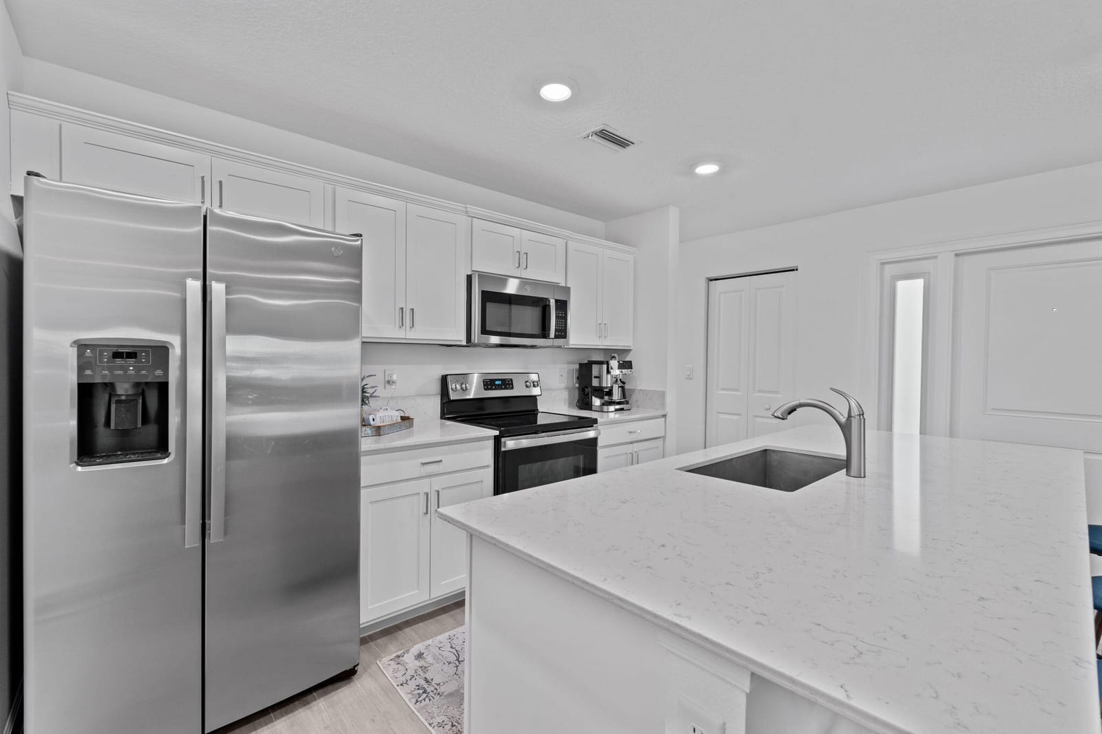 6001 Woods Edge Circle — photo 7