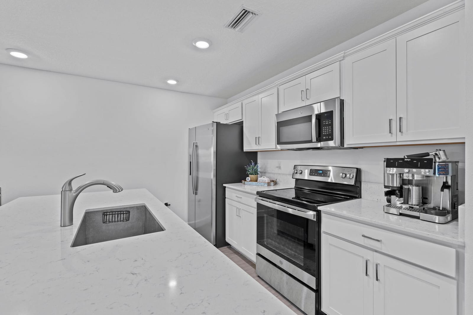 6001 Woods Edge Circle — photo 8