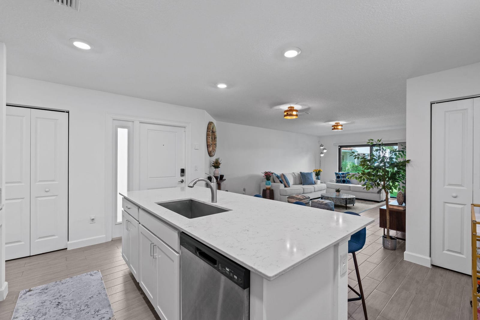 6001 Woods Edge Circle — photo 9
