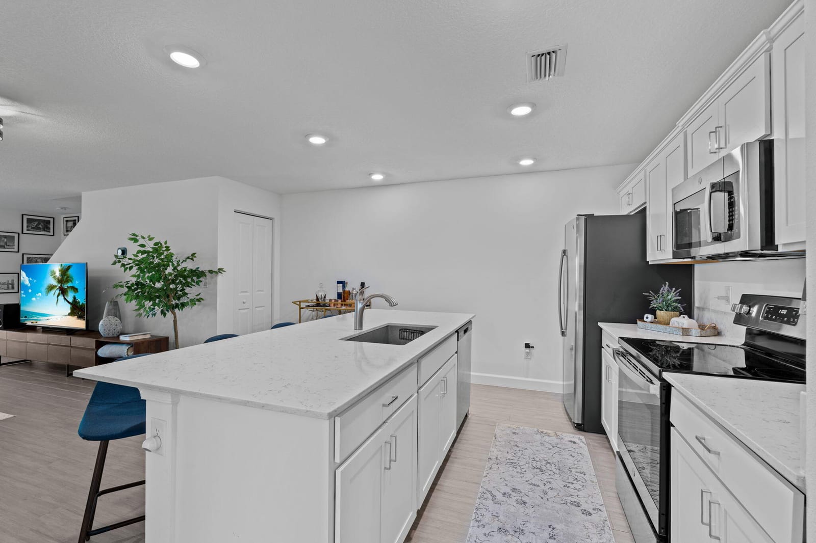 6001 Woods Edge Circle — photo 10