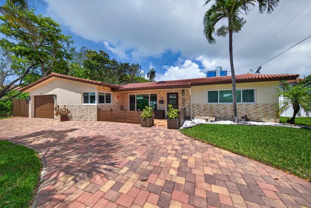 1571 SE 24TH Avenue, Pompano Beach, FL 33062
