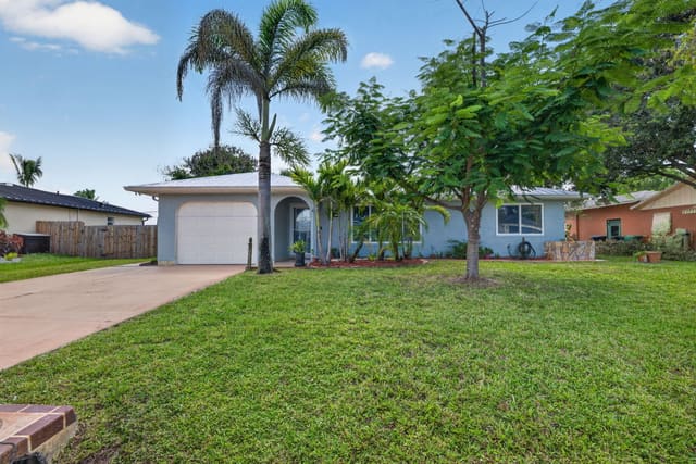2231 SE Glover Street, sold in Port St Lucie, Port St Lucie, FL