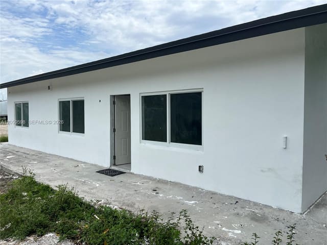15430 SW 194th Avenue ., Miami, FL 33187