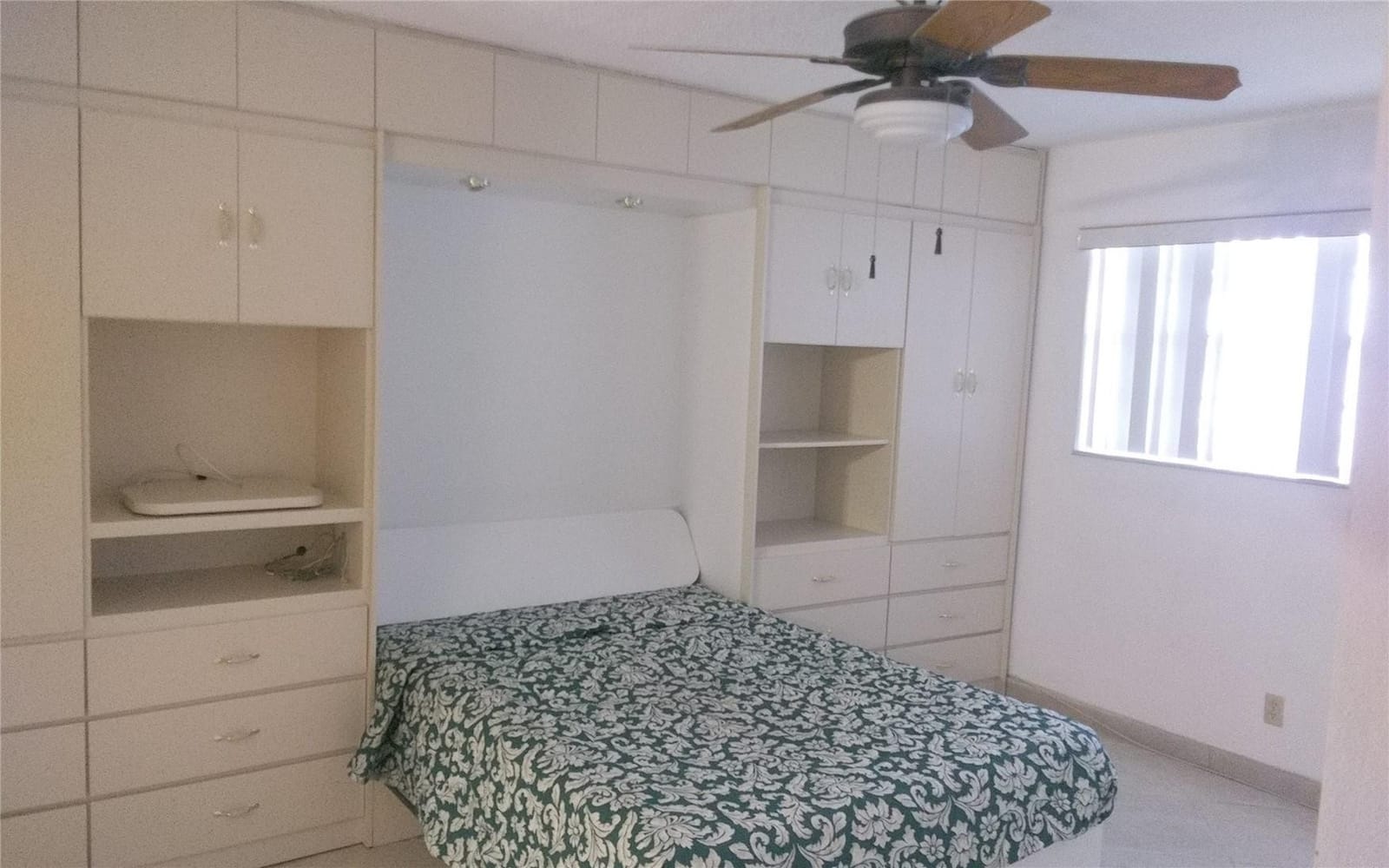 465 Paradise Isle Boulevard 307, Hallandale Beach, FL 33009 photo 12