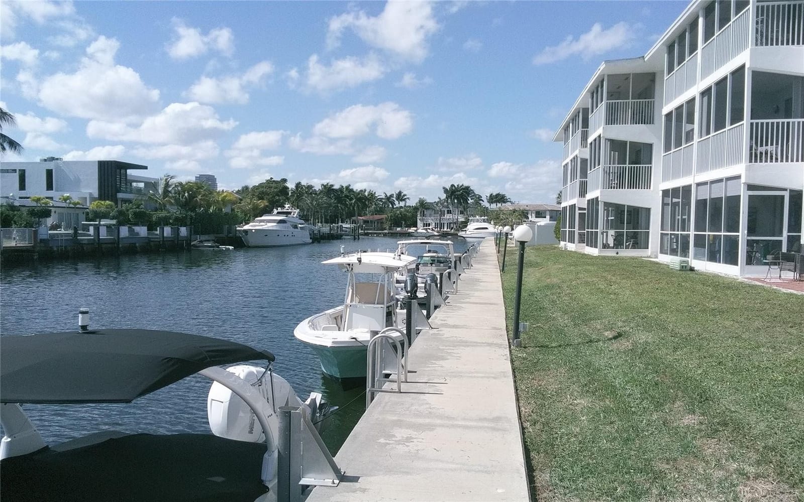 465 Paradise Isle Boulevard 307, Hallandale Beach, FL 33009 photo 17
