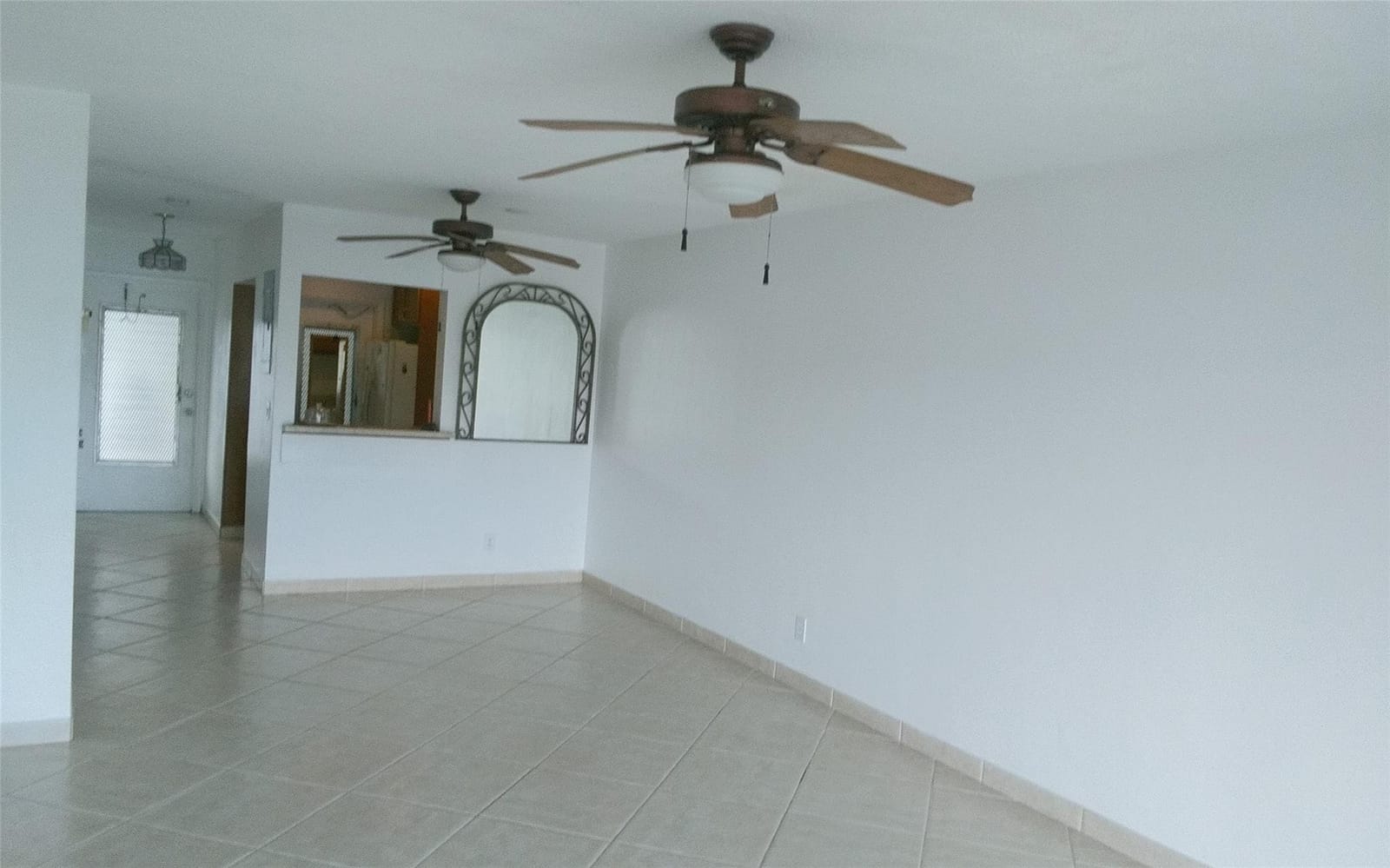 465 Paradise Isle Boulevard 307, Hallandale Beach, FL 33009 photo 3