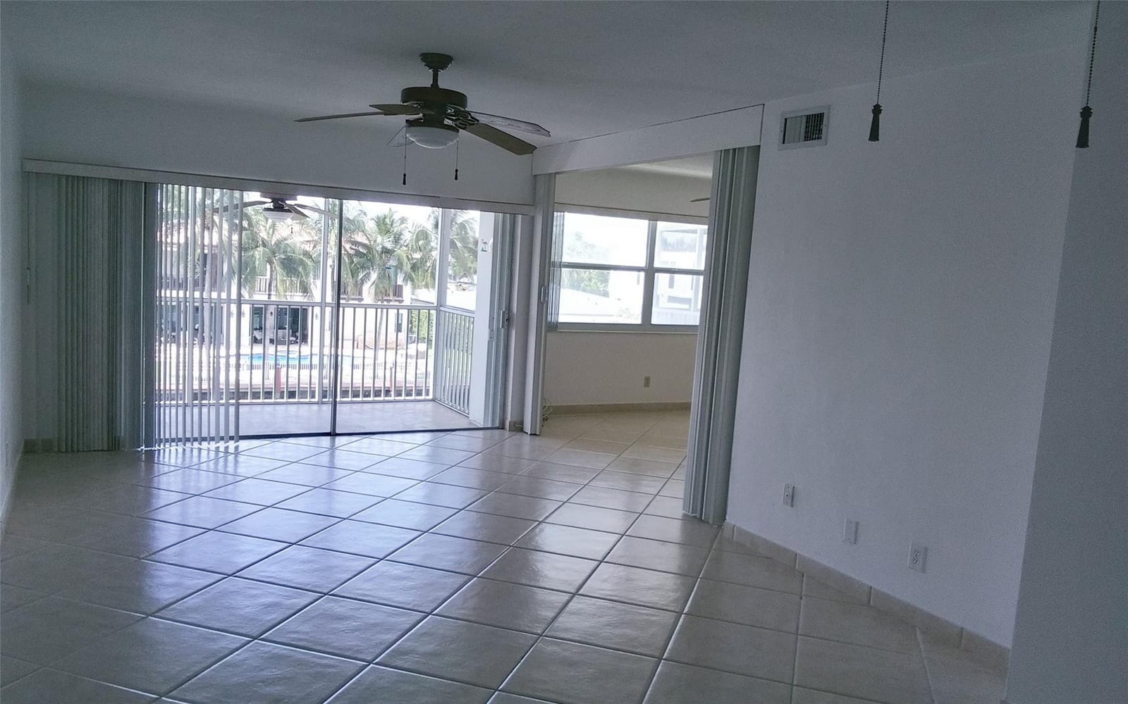 465 Paradise Isle Boulevard 307, Hallandale Beach, FL 33009 photo 4