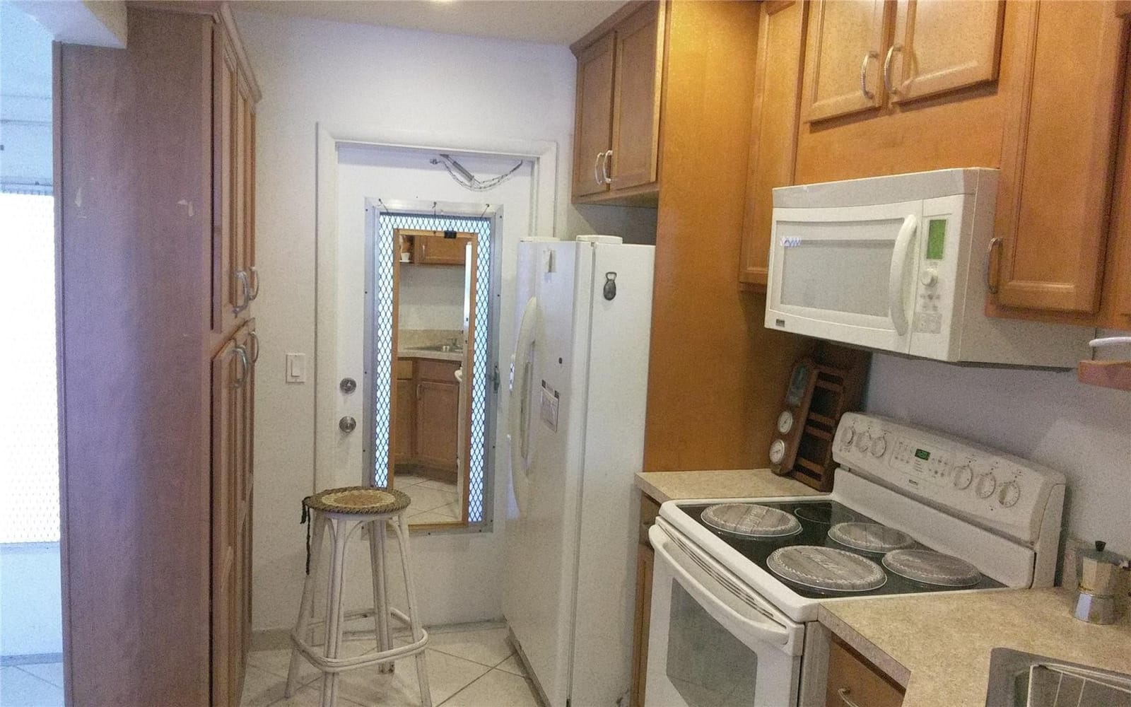 465 Paradise Isle Boulevard 307, Hallandale Beach, FL 33009 photo 7