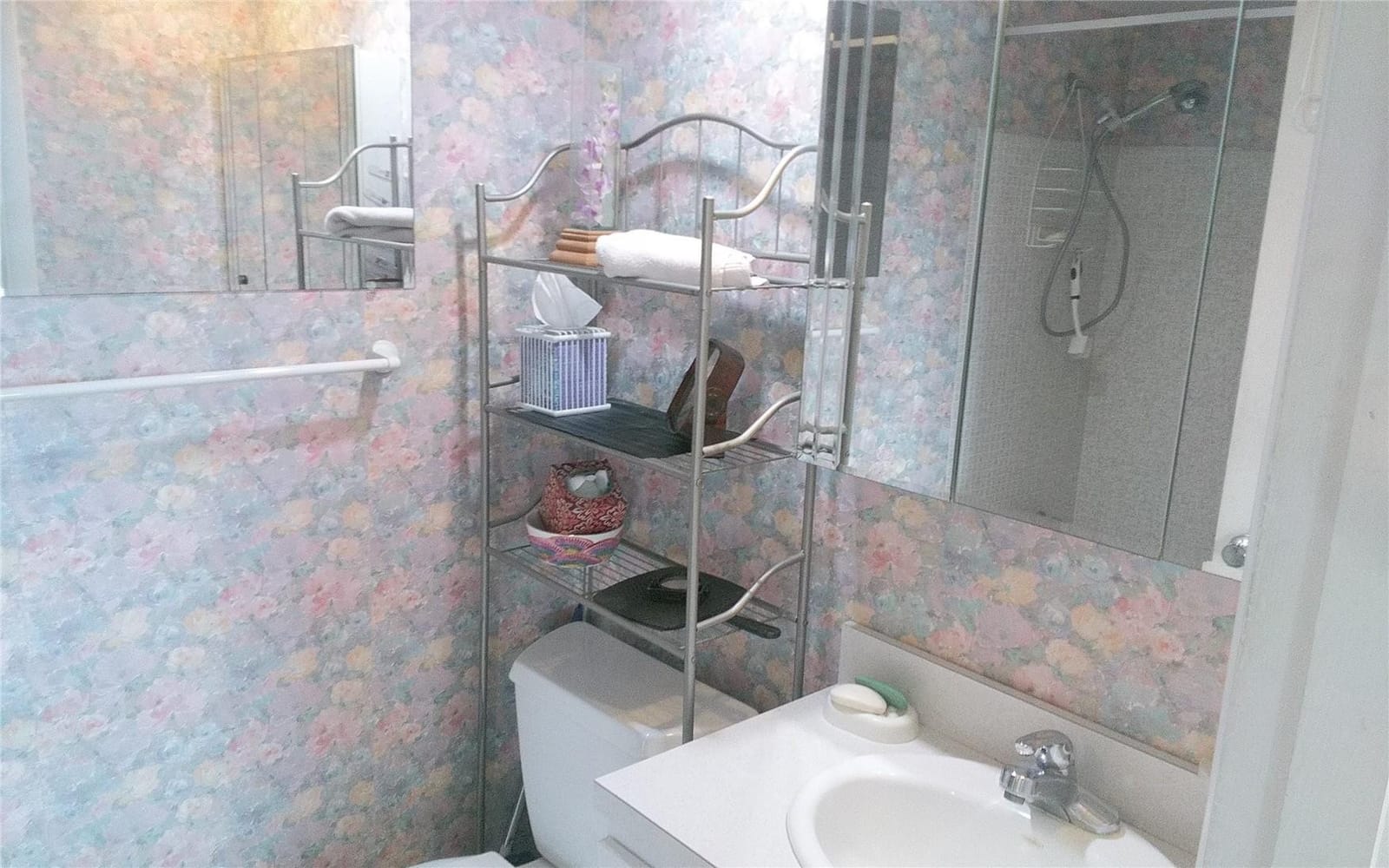 465 Paradise Isle Boulevard 307, Hallandale Beach, FL 33009 photo 8