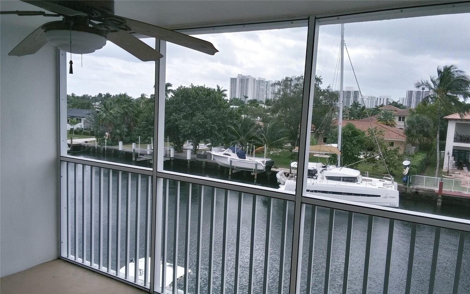 465 Paradise Isle Boulevard 307, Hallandale Beach, FL 33009 photo 10