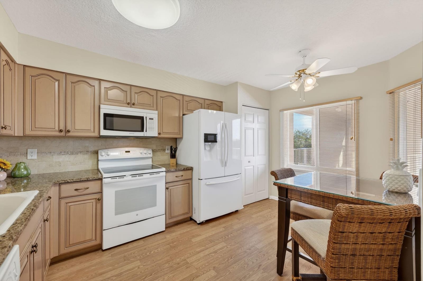5906 CRYSTAL SHORES Drive 404, Boynton Beach, FL 33437 photo 3