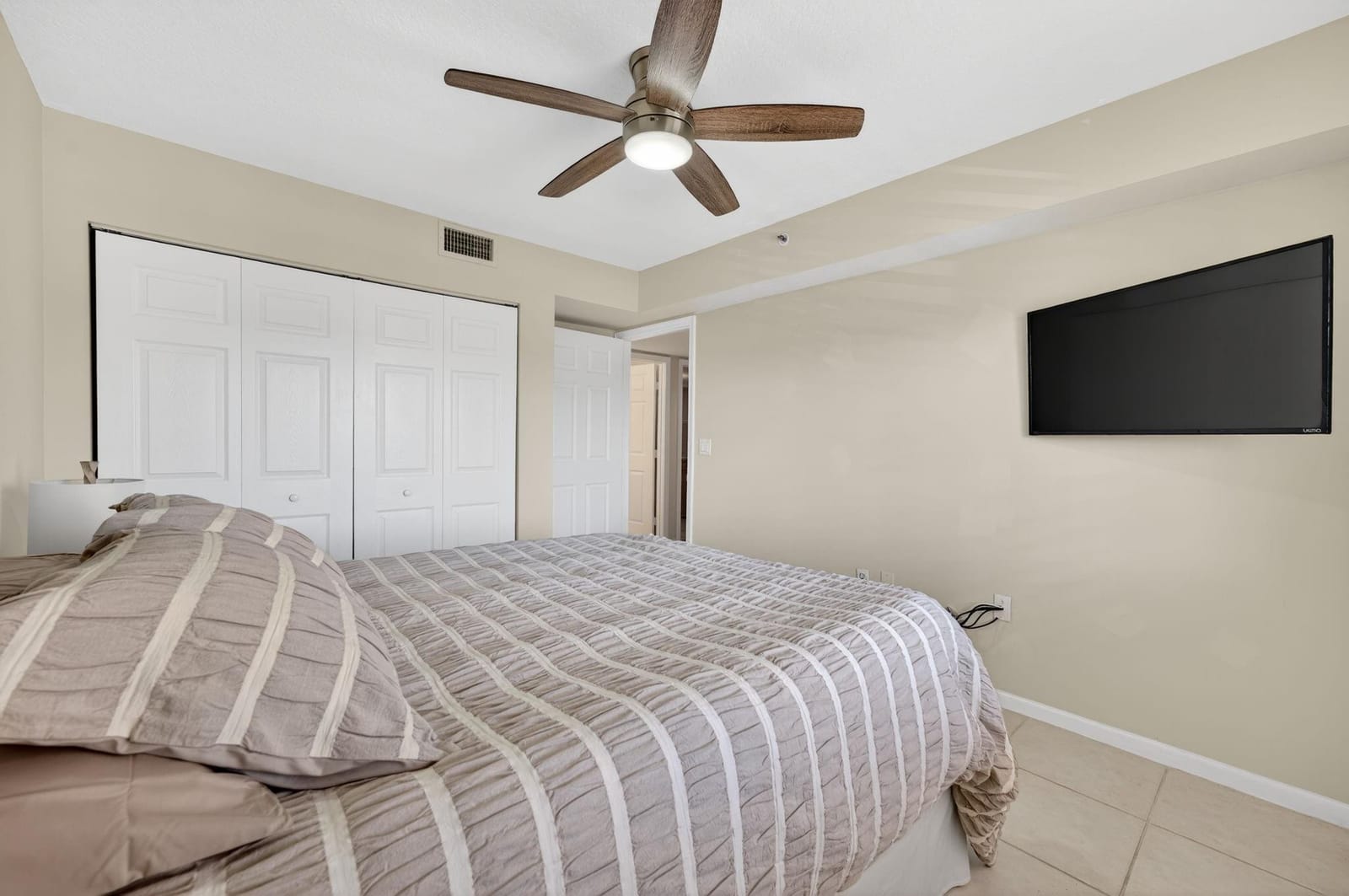 5906 CRYSTAL SHORES Drive 404, Boynton Beach, FL 33437 photo 22