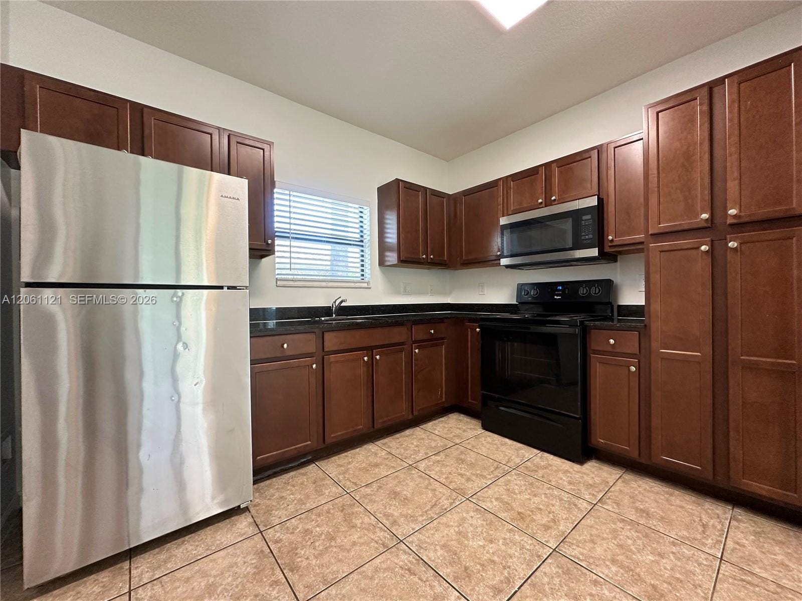 1035 NE 10th Avenue 3 — photo 3