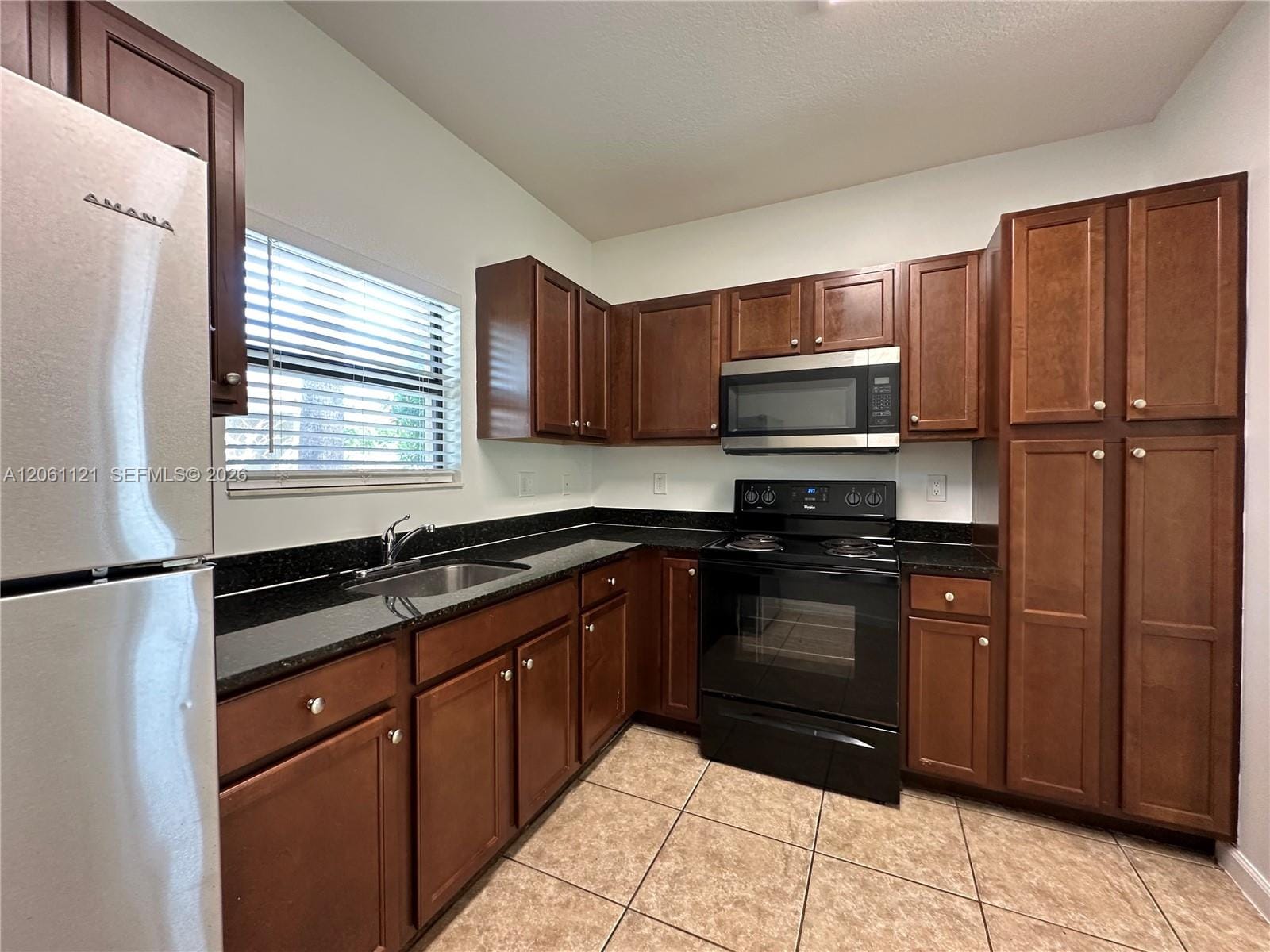 1035 NE 10th Avenue 3 — photo 4