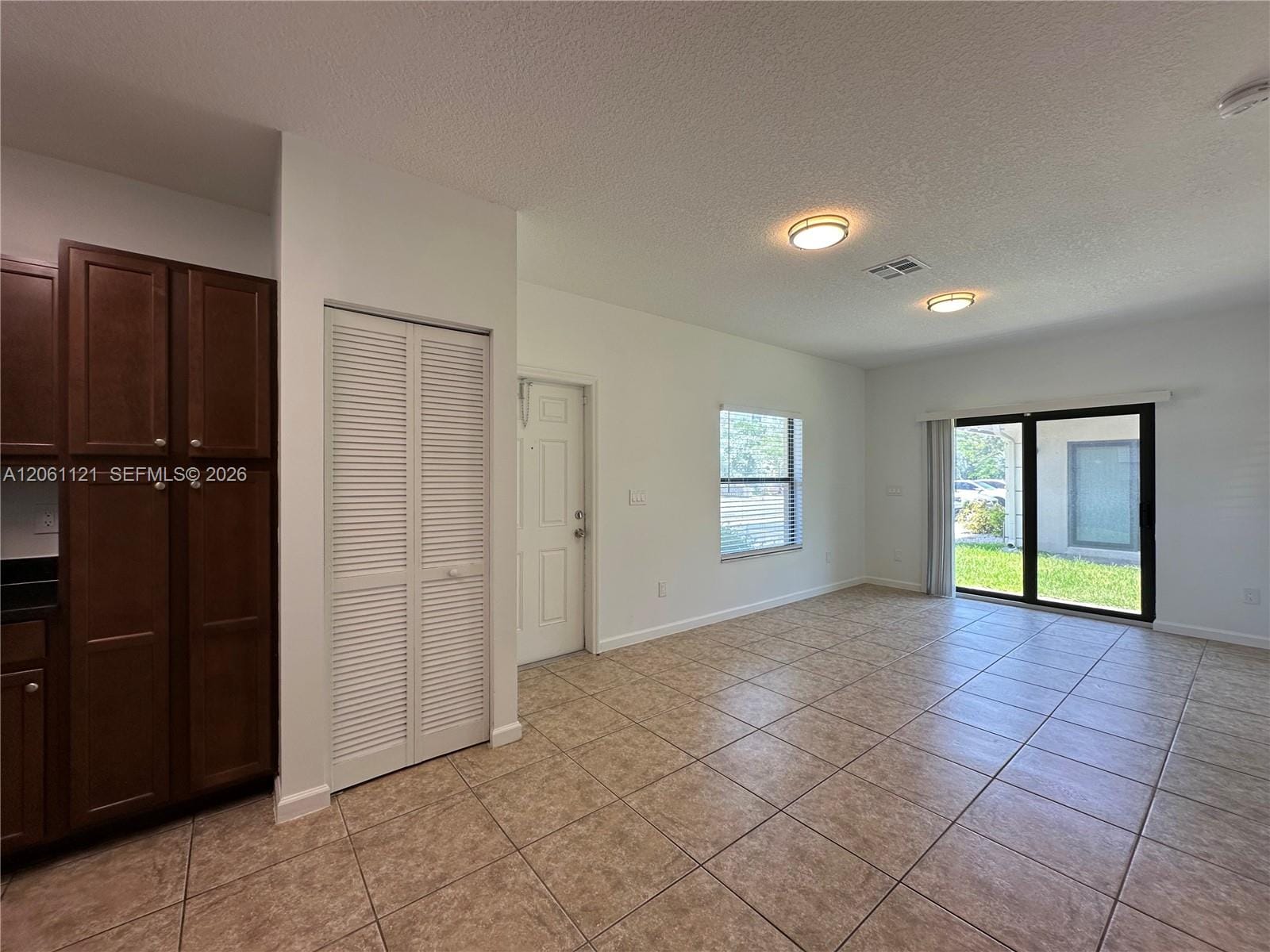 1035 NE 10th Avenue 3 — photo 5
