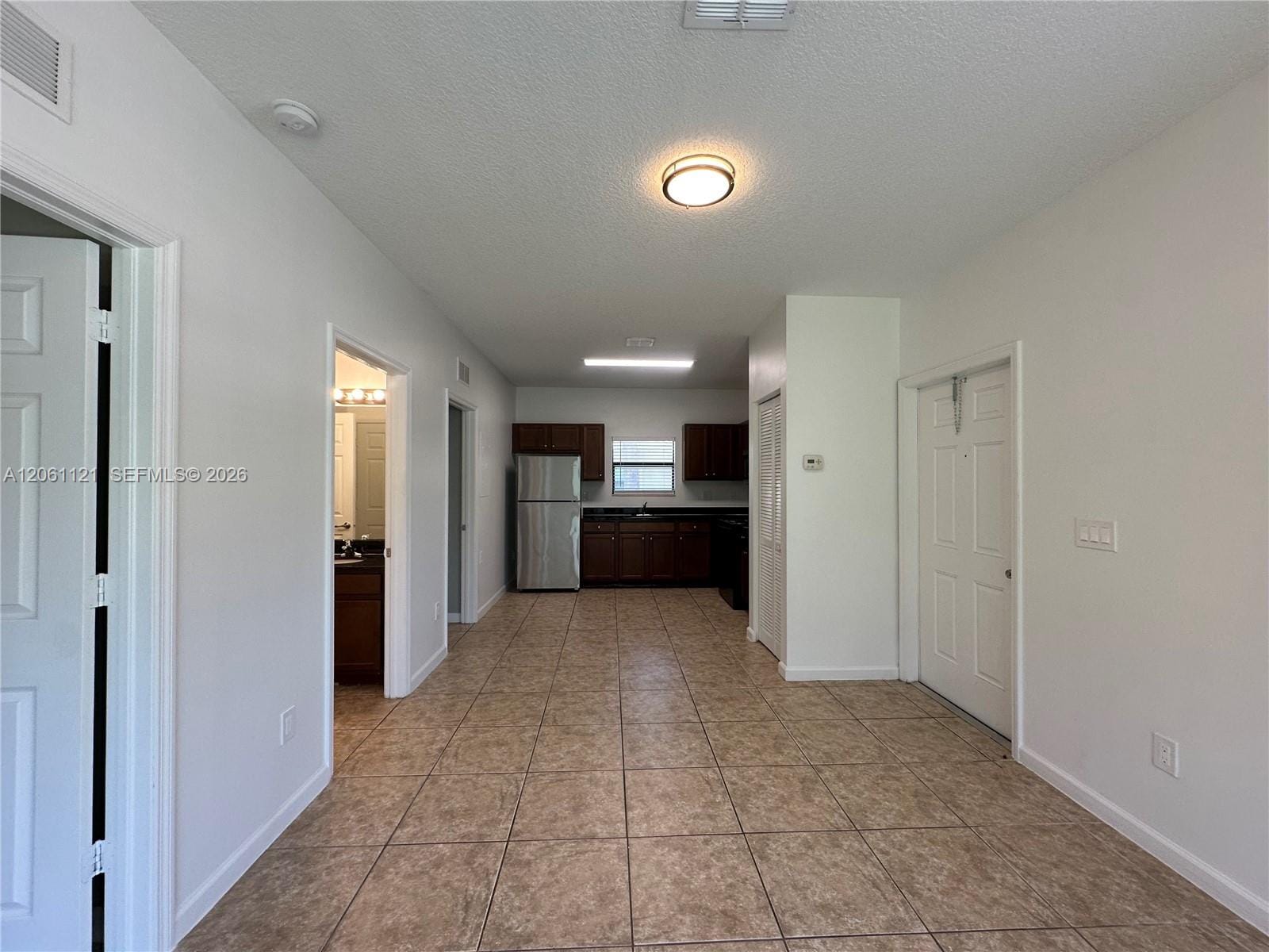 1035 NE 10th Avenue 3 — photo 8