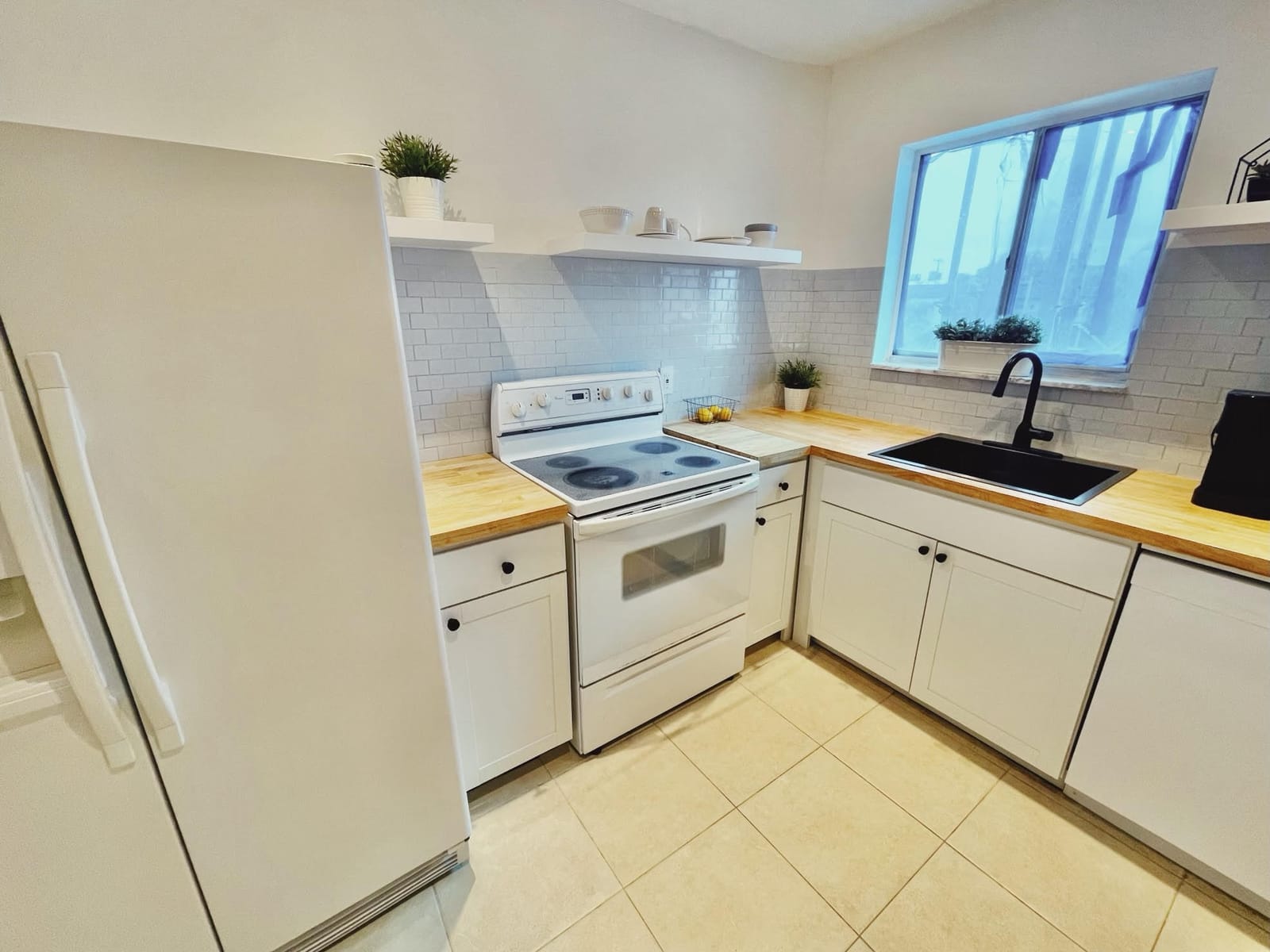 1410 S FEDERAL Highway 205 — photo 3