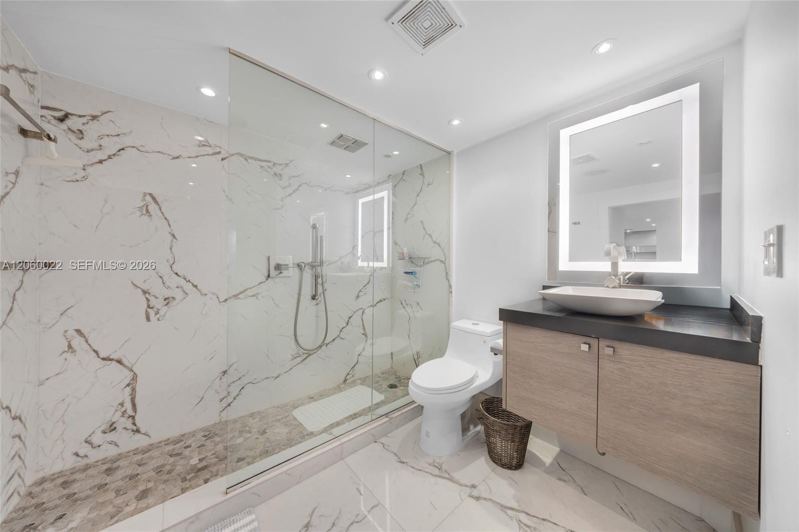 465 Ocean Drive 303, Miami Beach, FL 33139 photo 17