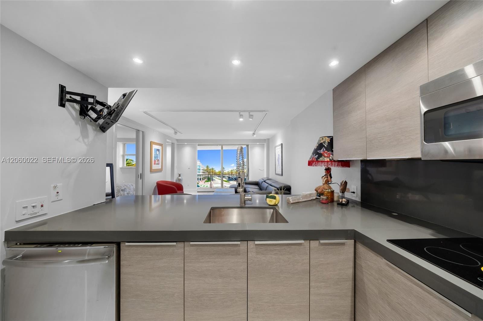 465 Ocean Drive 303, Miami Beach, FL 33139 photo 7