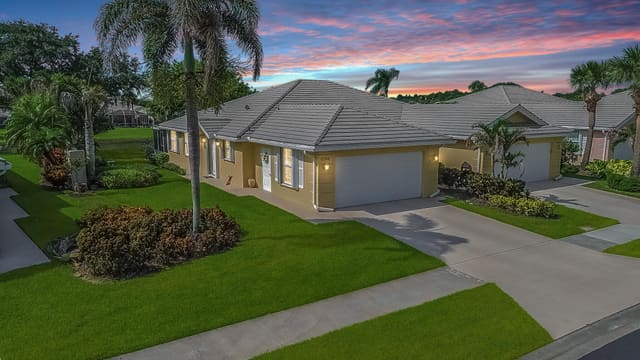 1276 NW BENTLEY Circle B, Port St. Lucie, FL 34986