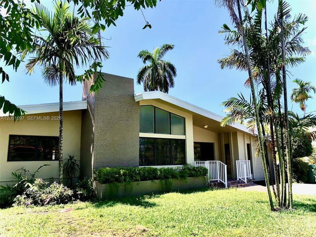 2560 NE 200th Street 0, Miami, FL 33180