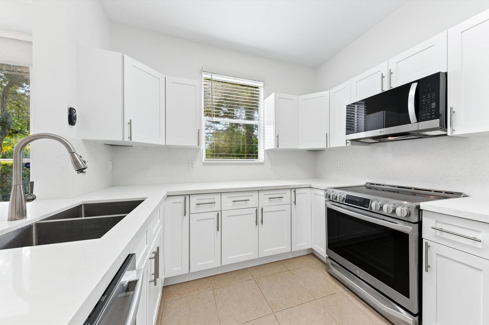 402 SEMINOLE PALMS Drive 402 — photo 3